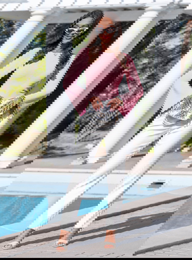 Pudrowa bluzka z szerokimi rękawami...