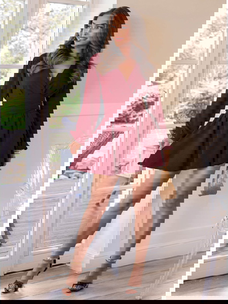 Bordowy kombinezon jak...