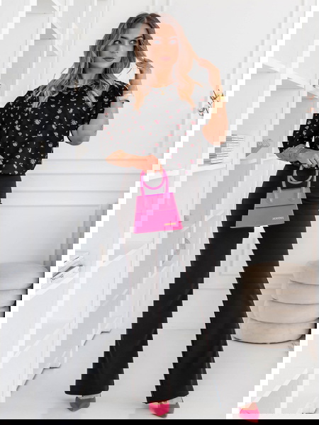 Czarna bluzka w kwiatowy...