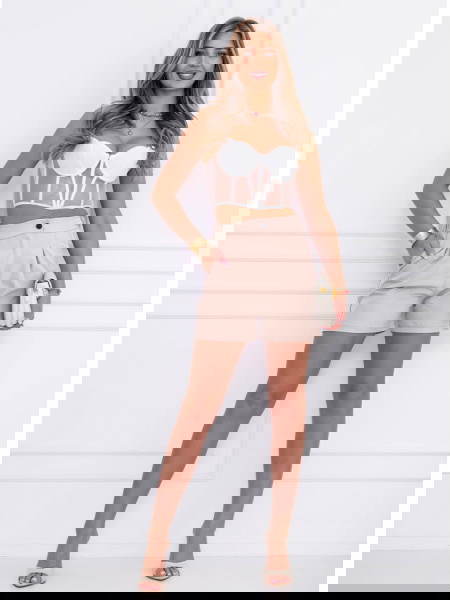 Beżowe szorty z wysokim...