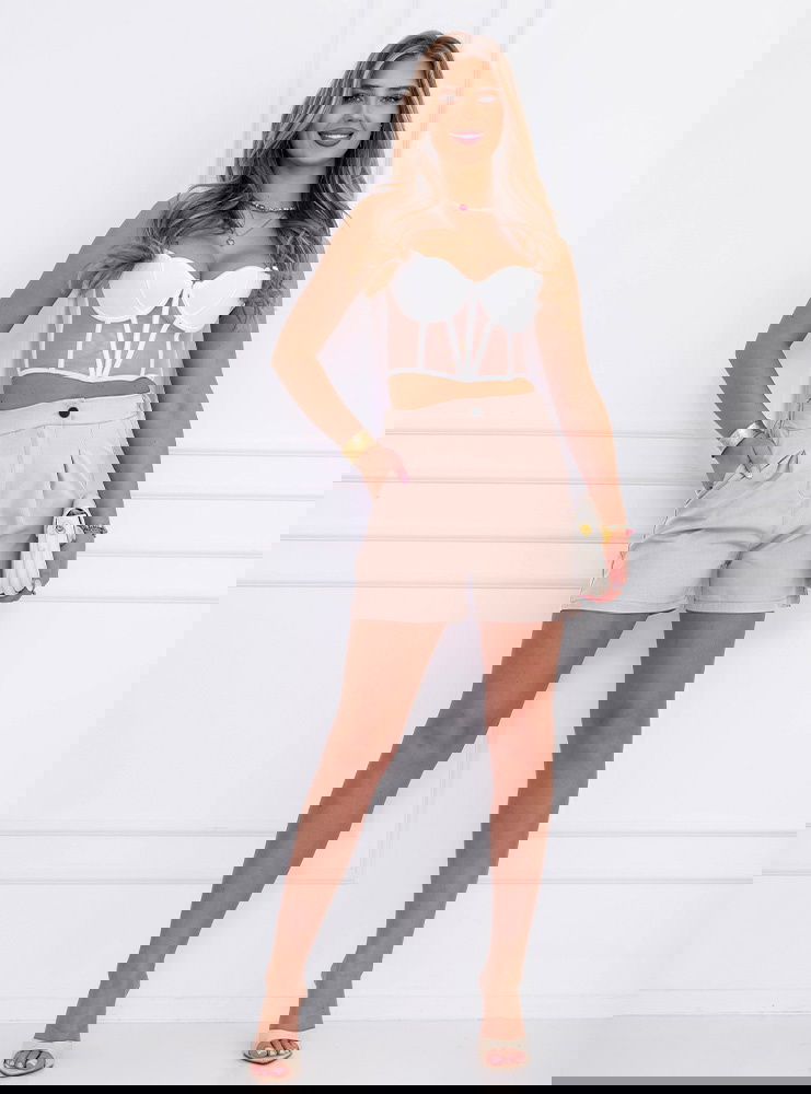 Beżowe szorty z wysokim stanem i...