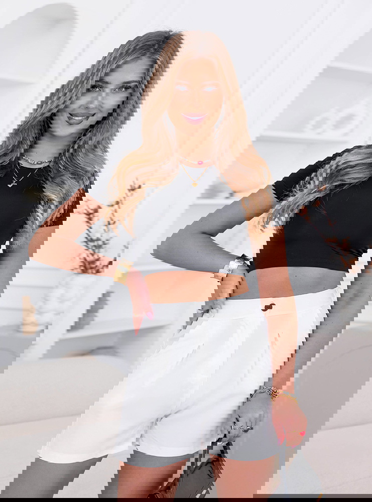 Białe szorty z wysokim stanem i...