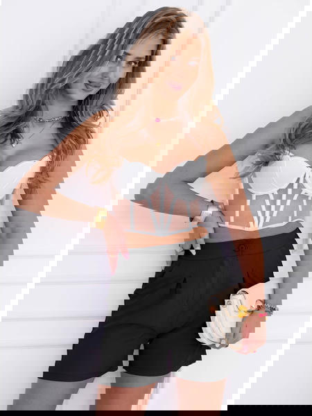 Czarne szorty z wysokim...