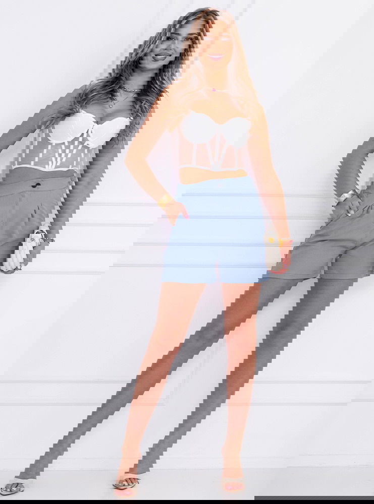 Szorty z wysokim stanem i kieszeniami...