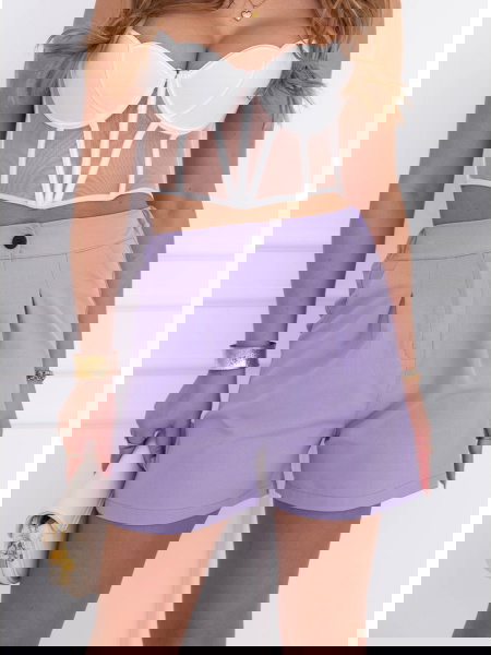 Liliowe szorty z wysokim...