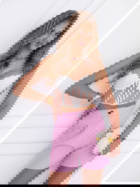 Pudrowe szorty z wysokim...