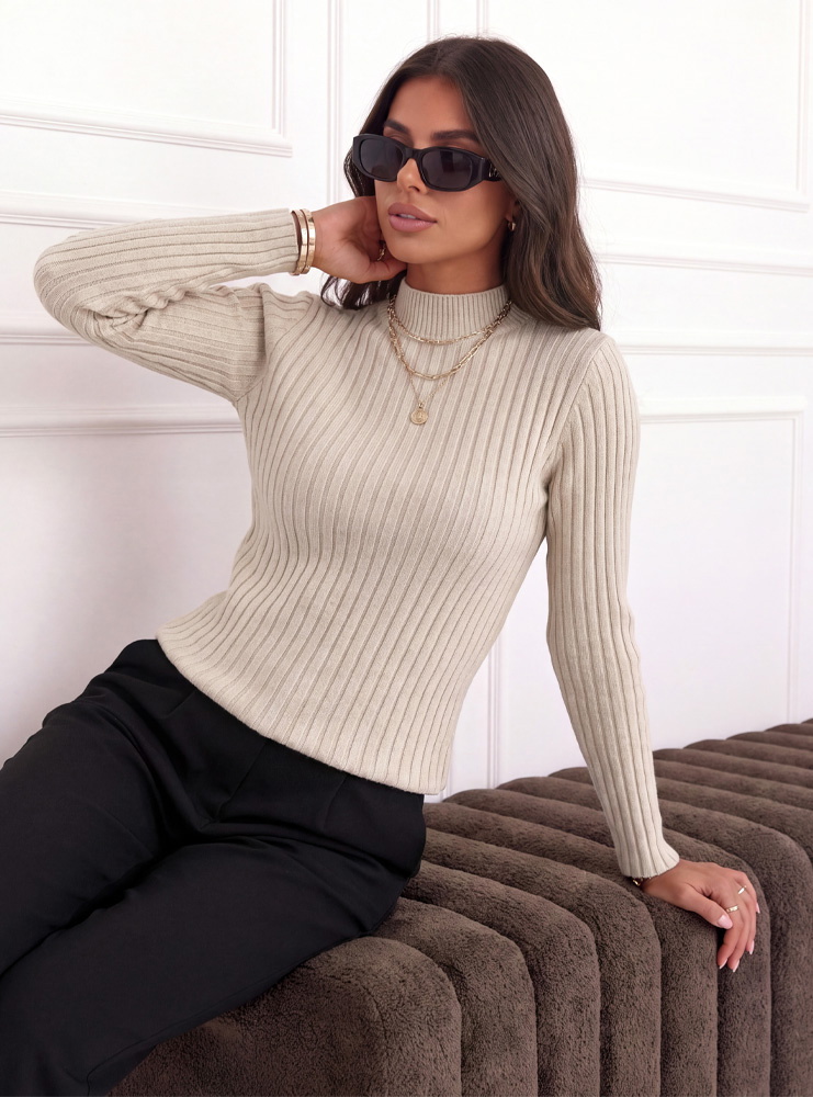 Beżowy sweter z półgolfem Jodenna