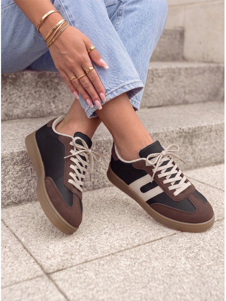 Czarne wiązane sneakersy z... 2